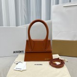 Jacquemus modello: 24x18x10cm