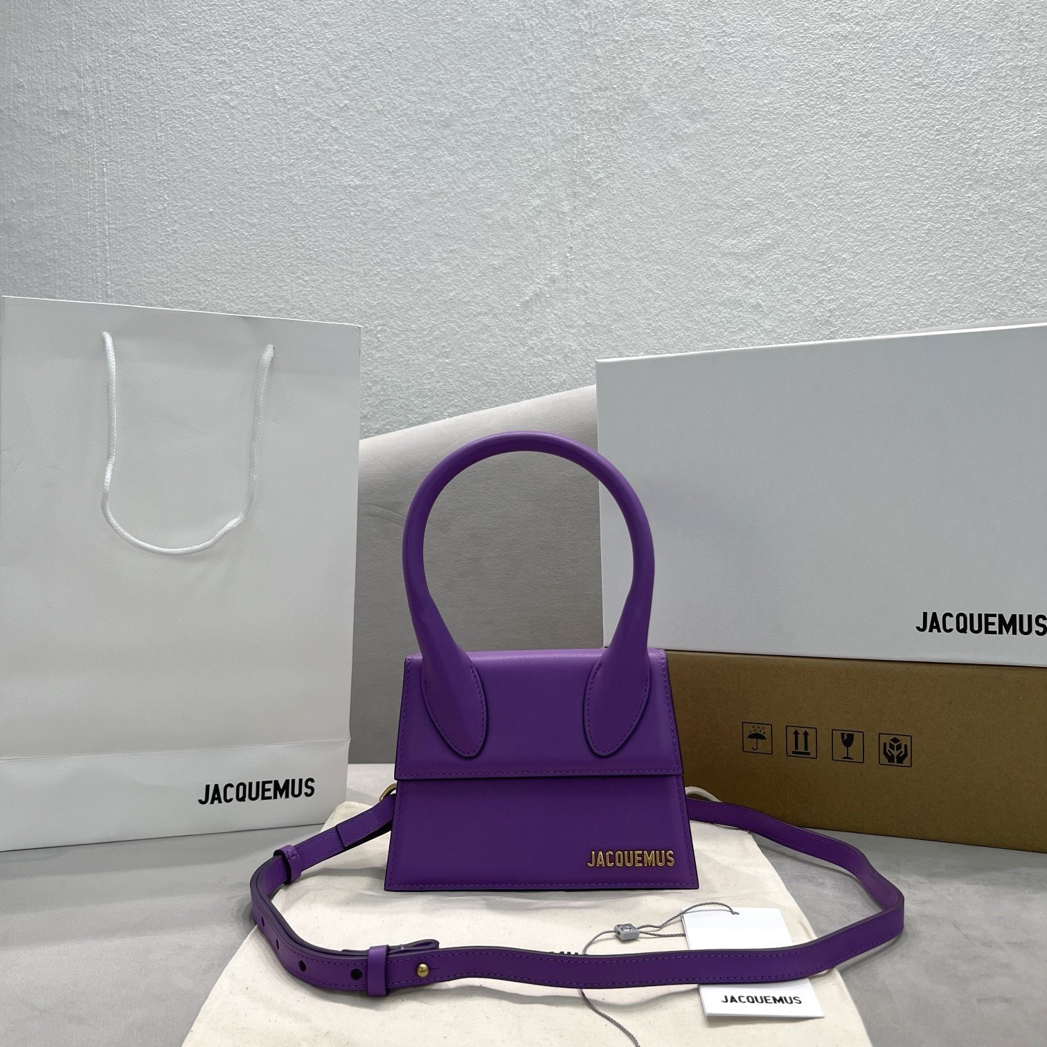 Jacquemus modello: 2044 18x15.5x8cm