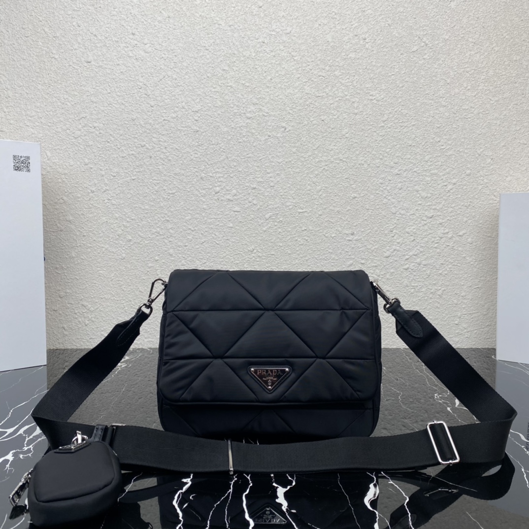 Prada 1BD290 24cmx 17.5cmx 8.5cm