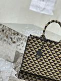 Prada 39x 31x 11cm 1BA356