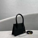 Jacquemus modello: 24x18x10cm