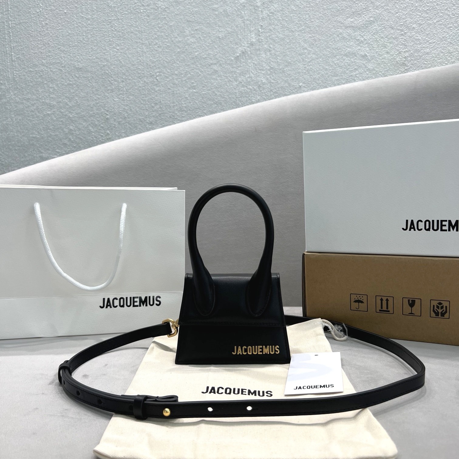 Jacquemus modello: 2102 12x8x5cm