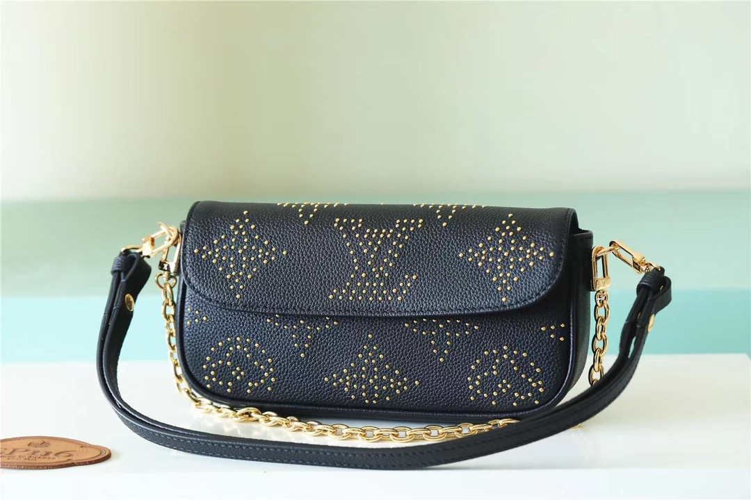 Portafoglio con catenella Ivy M82653 23.5 x 12 x 4.3 cm