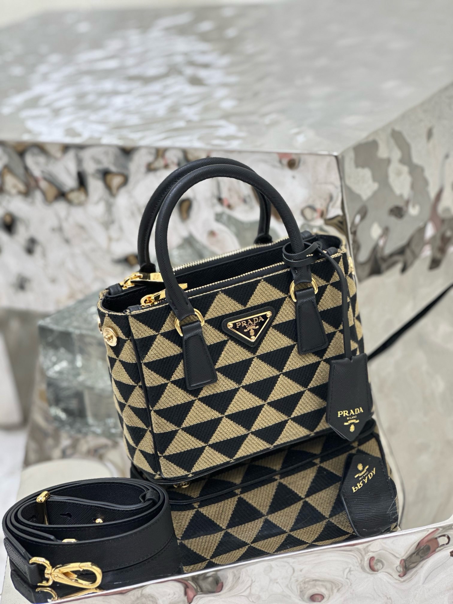 Prada 20x 14.5x 9.5cm 1BA906