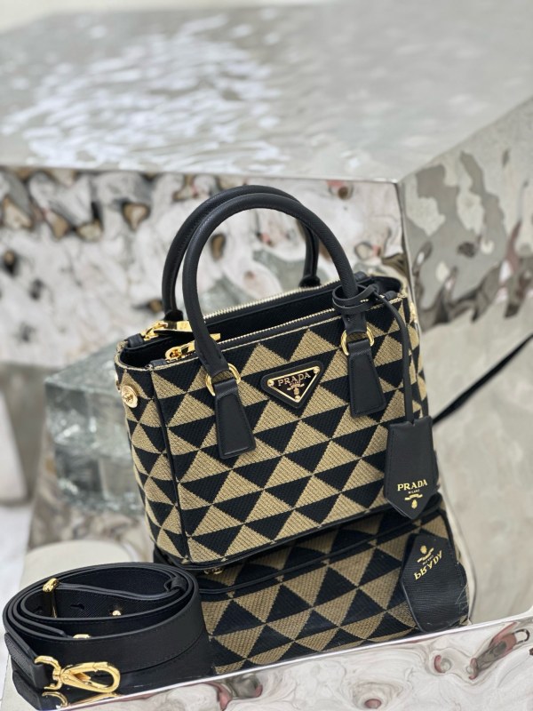 Prada 20x 14.5x 9.5cm 1BA906