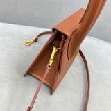 Jacquemus modello: 24x18x10cm