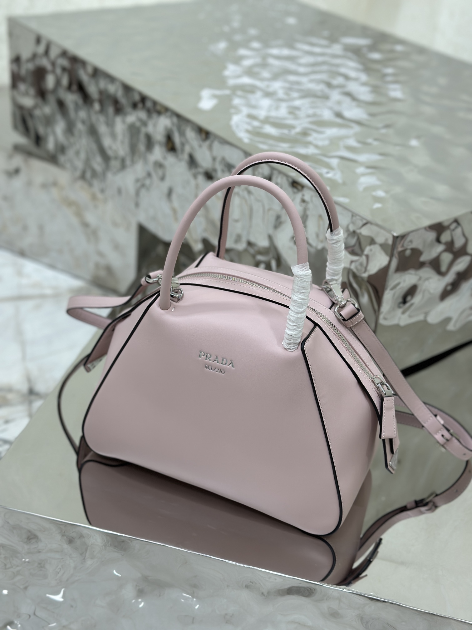 Prada 25.5×18×13.5cm 1BA366