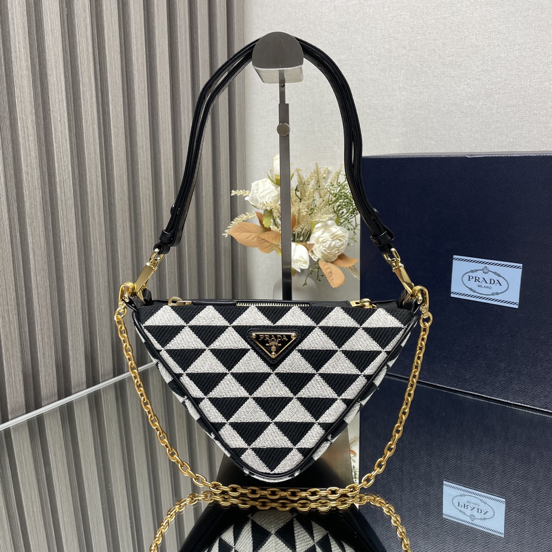 Prada 1BC176 26cm* 16cm* 13cm
