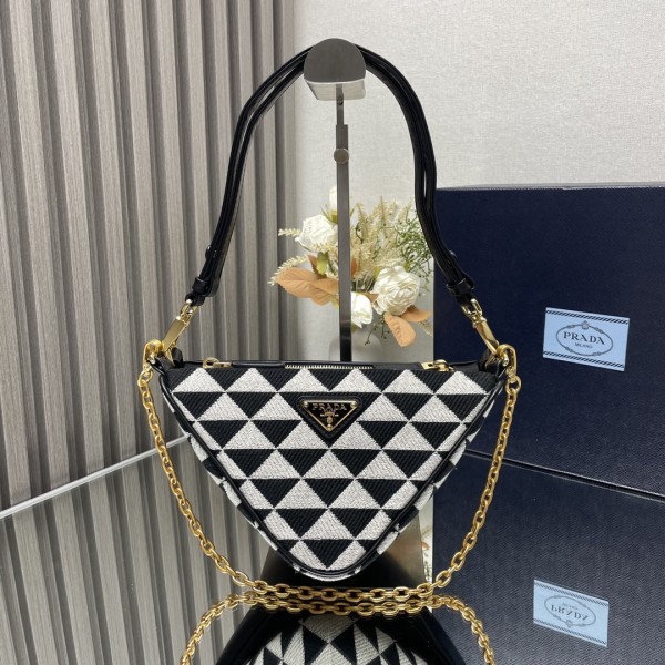 Prada 1BC176 26cm* 16cm* 13cm