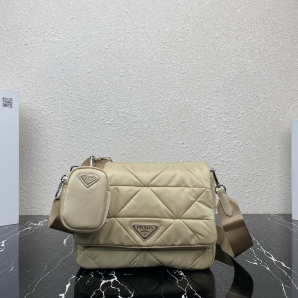 Prada 1BD290 24cmx 17.5cmx 8.5cm