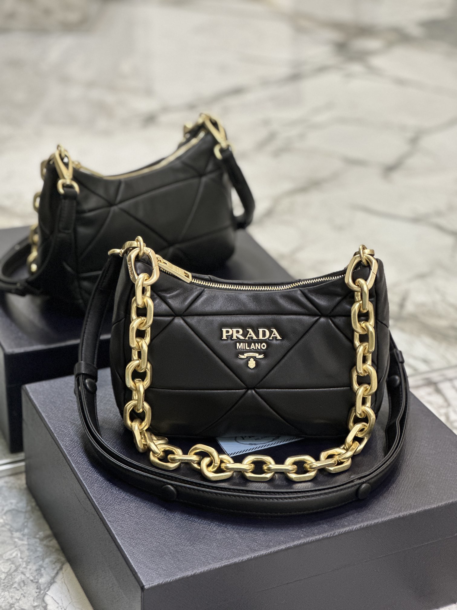 Prada 25 x 18x 7cm 1BC157
