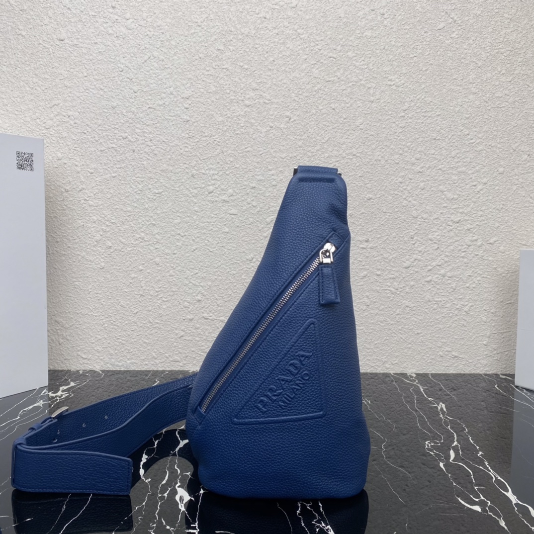 Prada 2VZ098 17x 32x 6.5cm