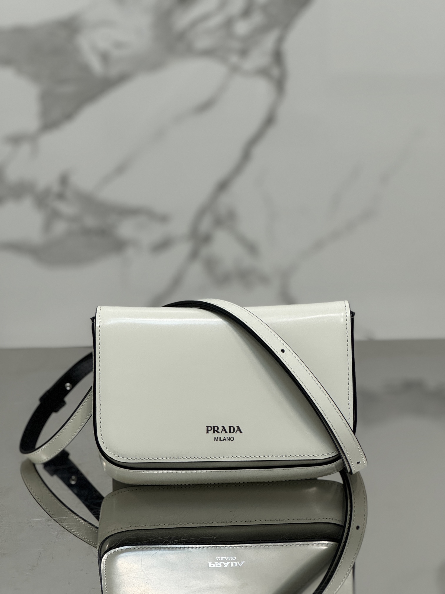Prada 18*12.5*2.5cm 2VD061