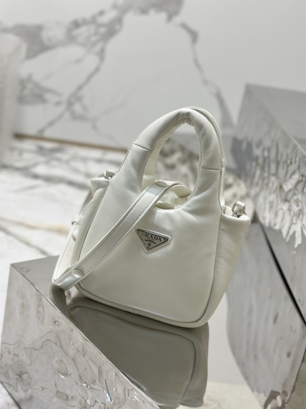 Prada 18x 15.5x 10cm 1BA359
