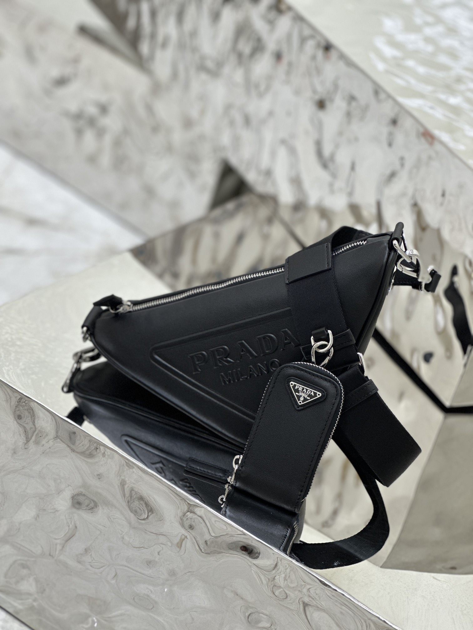Prada 26×14×12cm 1BH190