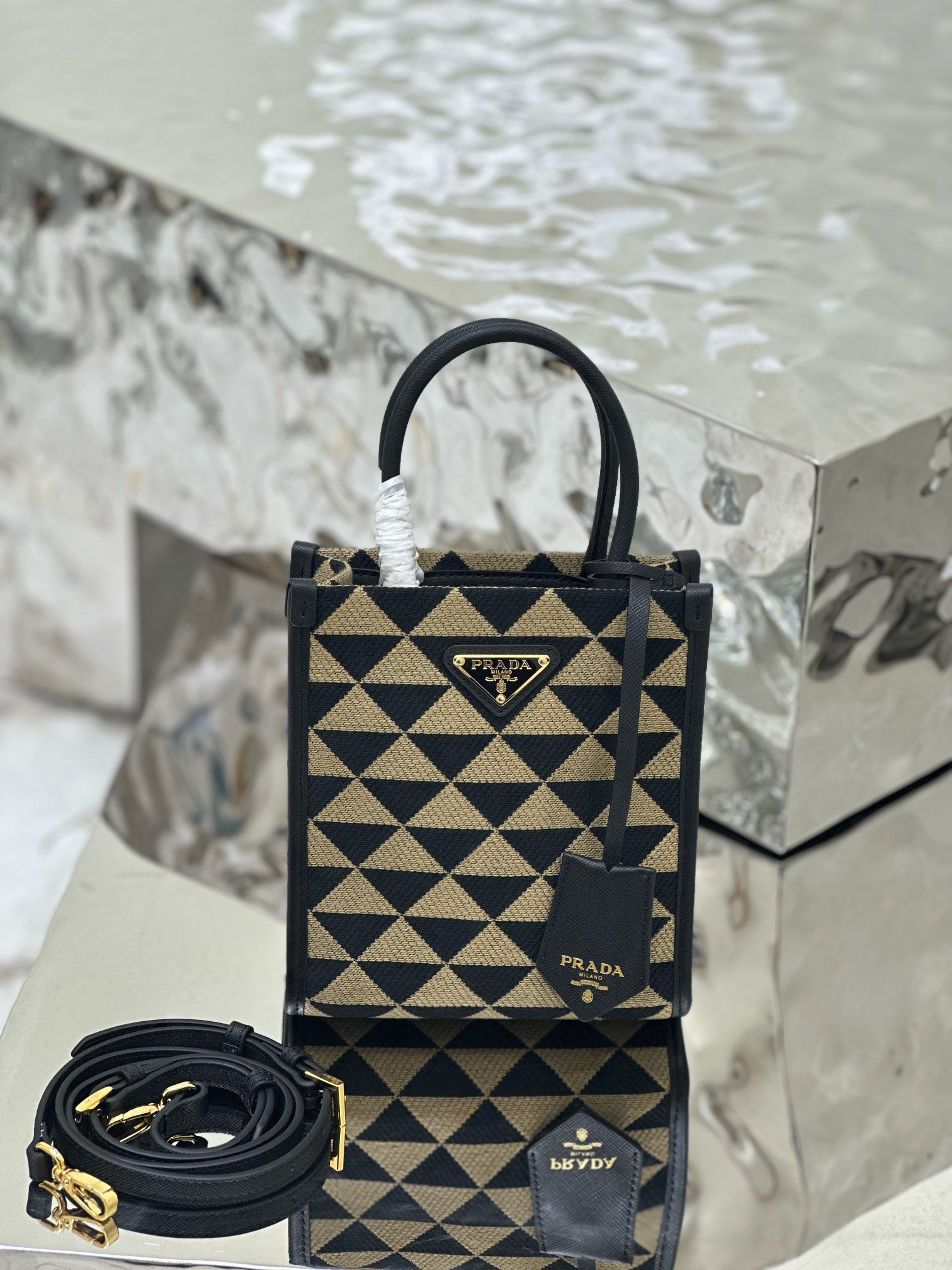 Prada 17x 19x 6cm 1BA355