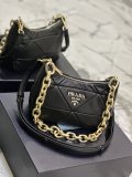 Prada 25 x 18x 7cm 1BC157