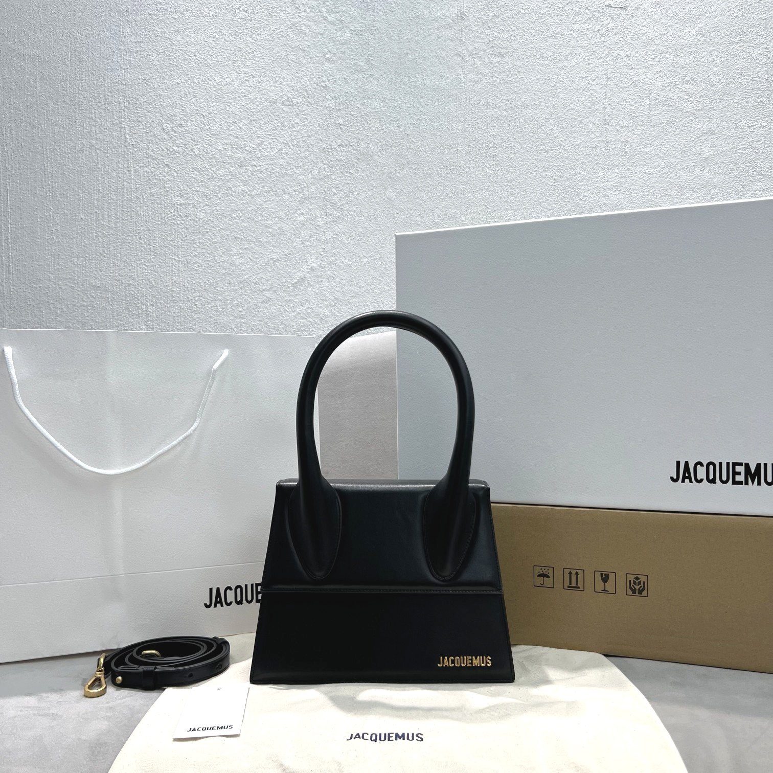 Jacquemus modello: 24x18x10cm
