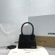 Jacquemus modello: 24x18x10cm