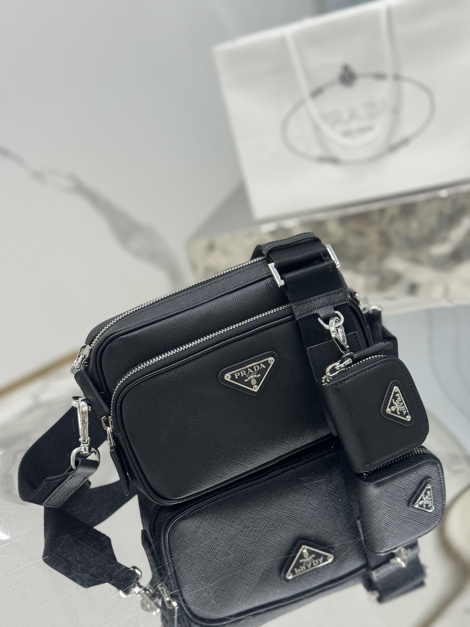 Prada 20x 13.5x 7cm 2VH170
