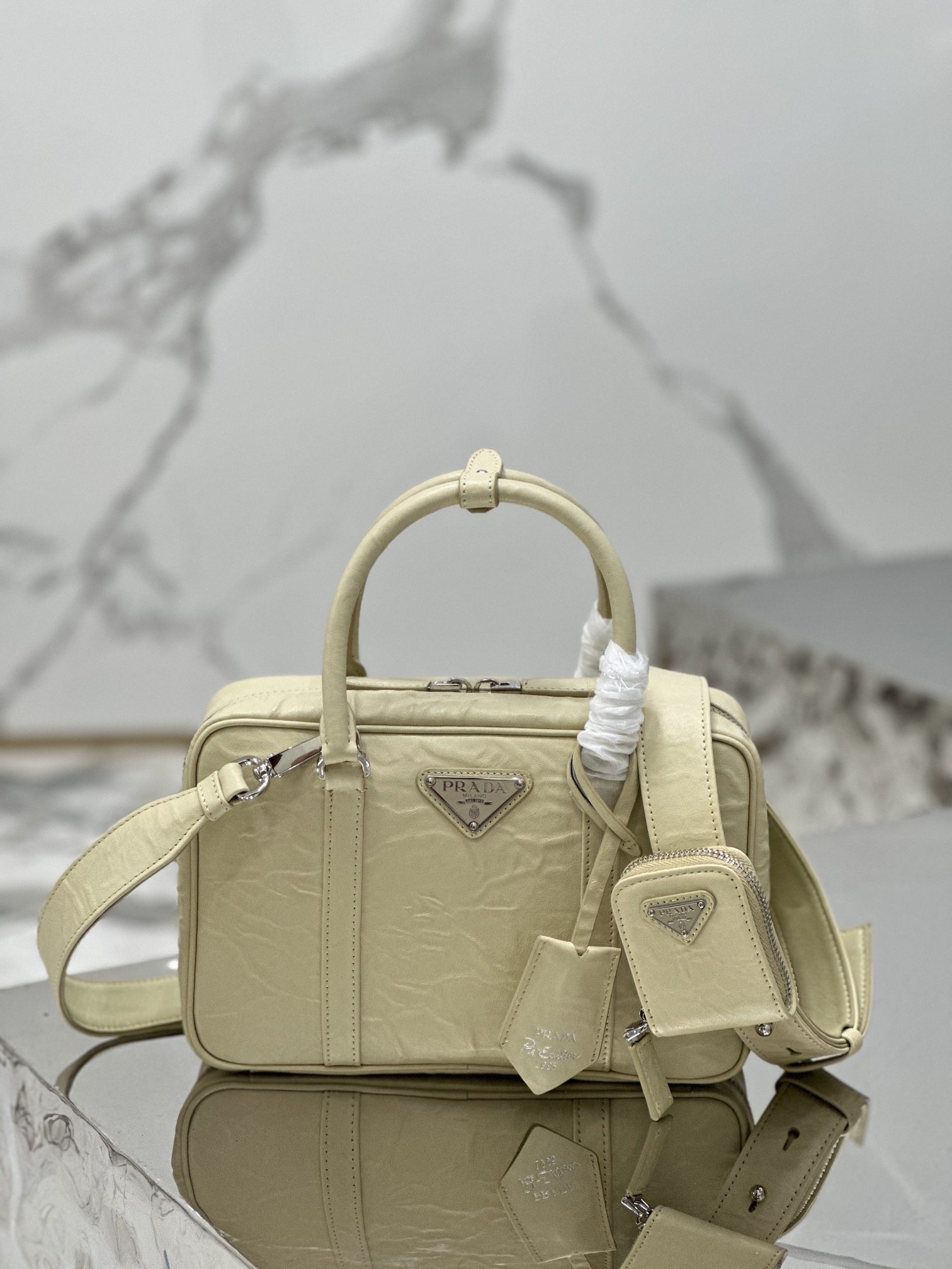 Prada 24x 15.5x 7cm 1BB092