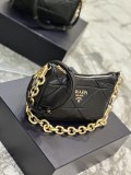 Prada 25 x 18x 7cm 1BC157