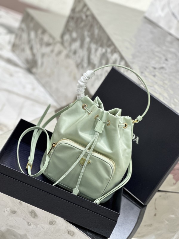 Prada 18x23x12cm 1BH038