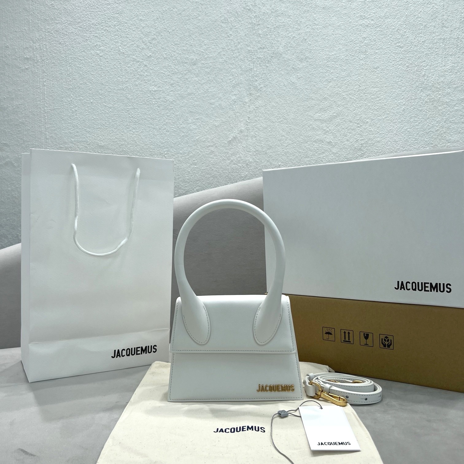 Jacquemus modello: 2044 18x15.5x8cm