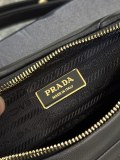 Prada 25 x 18x 7cm 1BC157