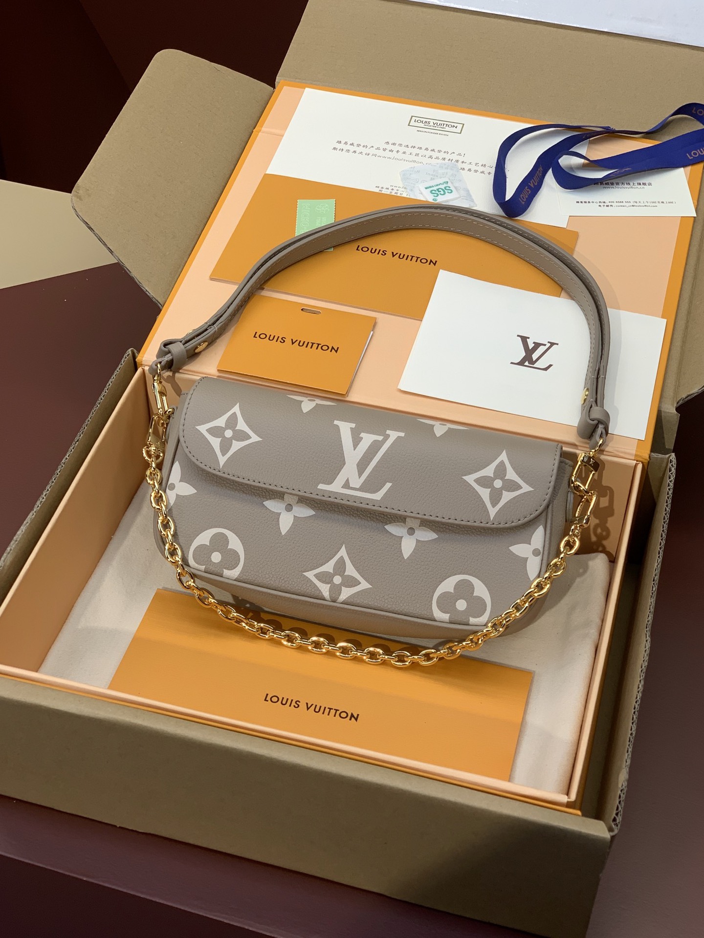 LV M82211 23.5×12×4.3cm