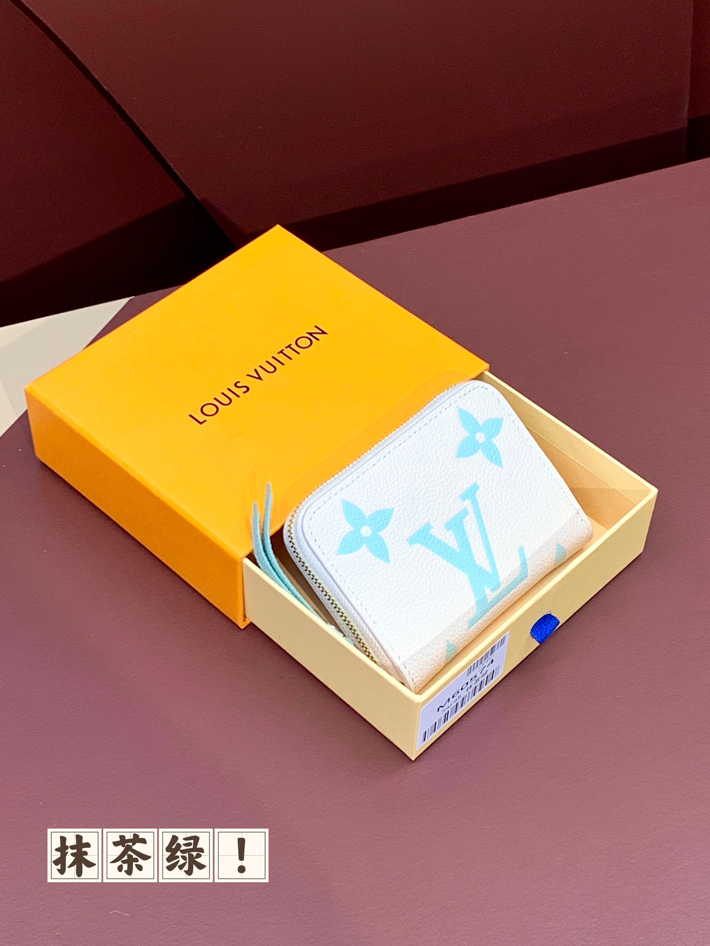 LV M60574 11 x 8 x 1 cm