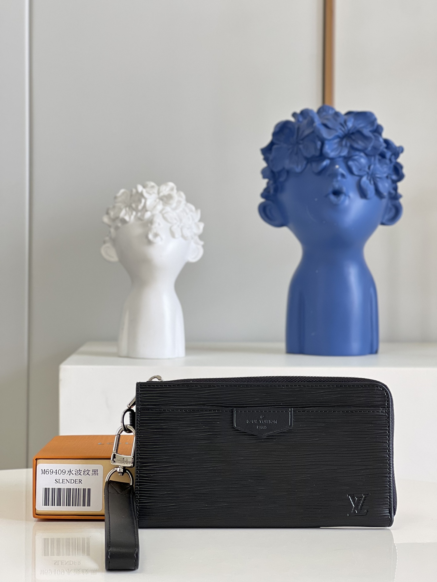 LV M69409 19.0 x 11.0 x 3.5 cm