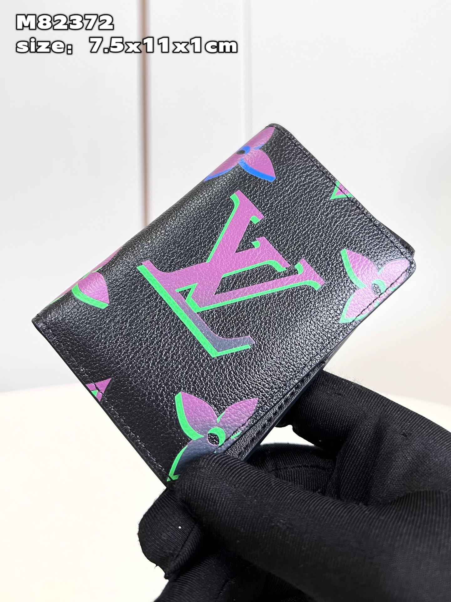 LV M82372 7.5x11x1cm