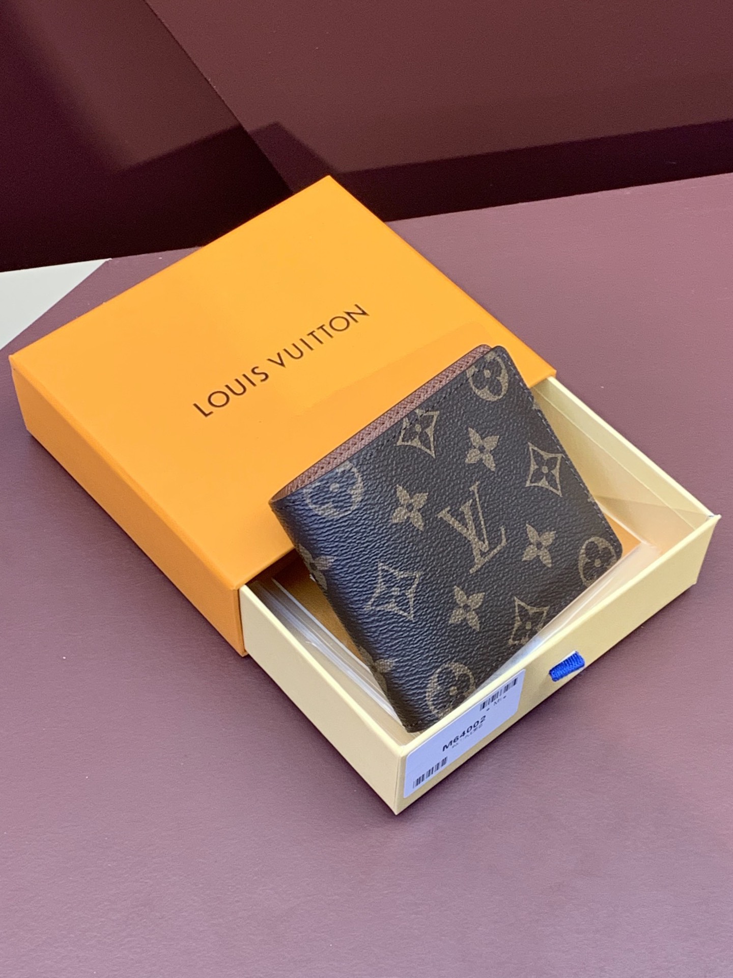 LV M64002 11.0 x 8.5 x 1.0 cm