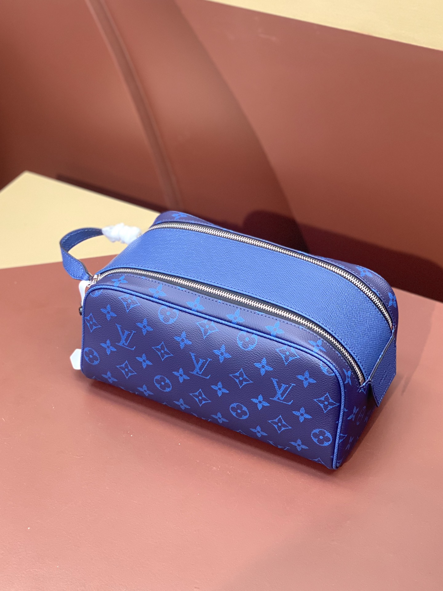LV M44494 28 x 15 x 16.5