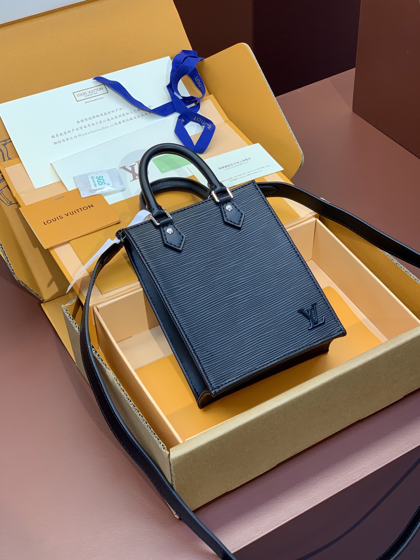 LV M69441 14.0 x 17.0 x 5.5cm