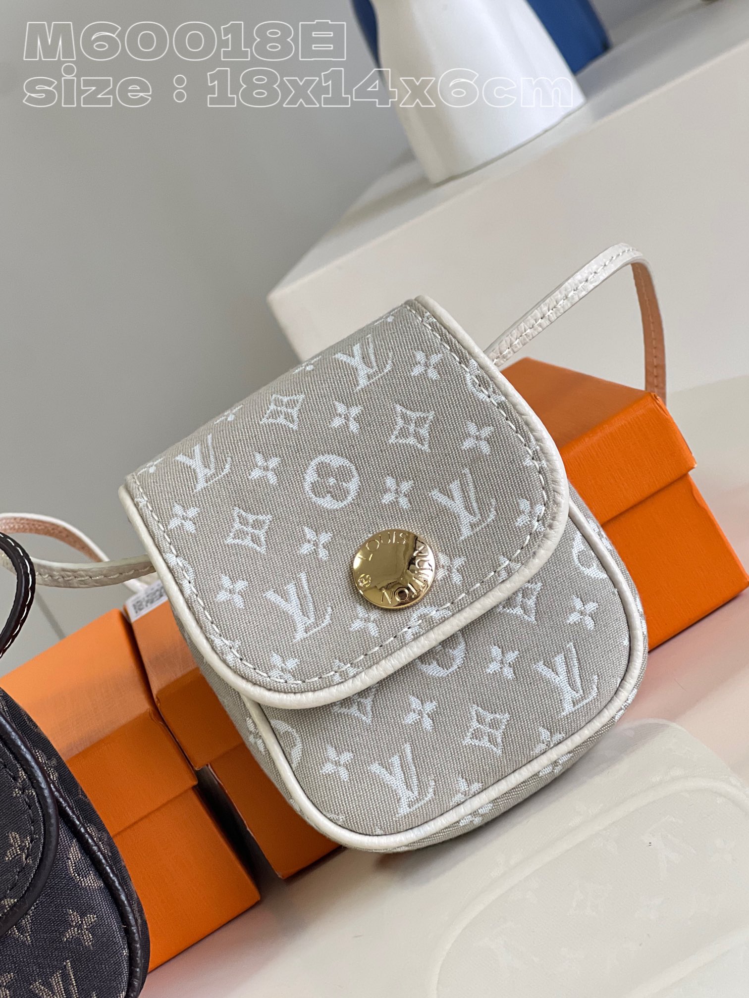 LV M60018 18x14x6cm