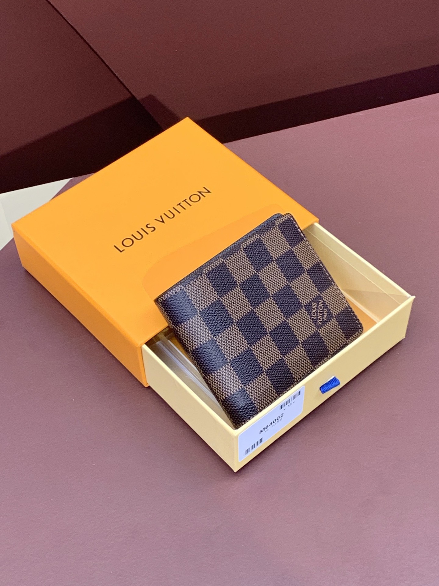 LV M64002 11.0 x 8.5 x 1.0 cm