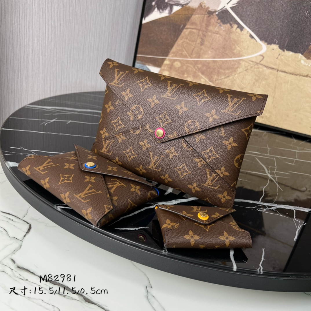 LV M82981 15.5 x 11.5 x 0.5 cm