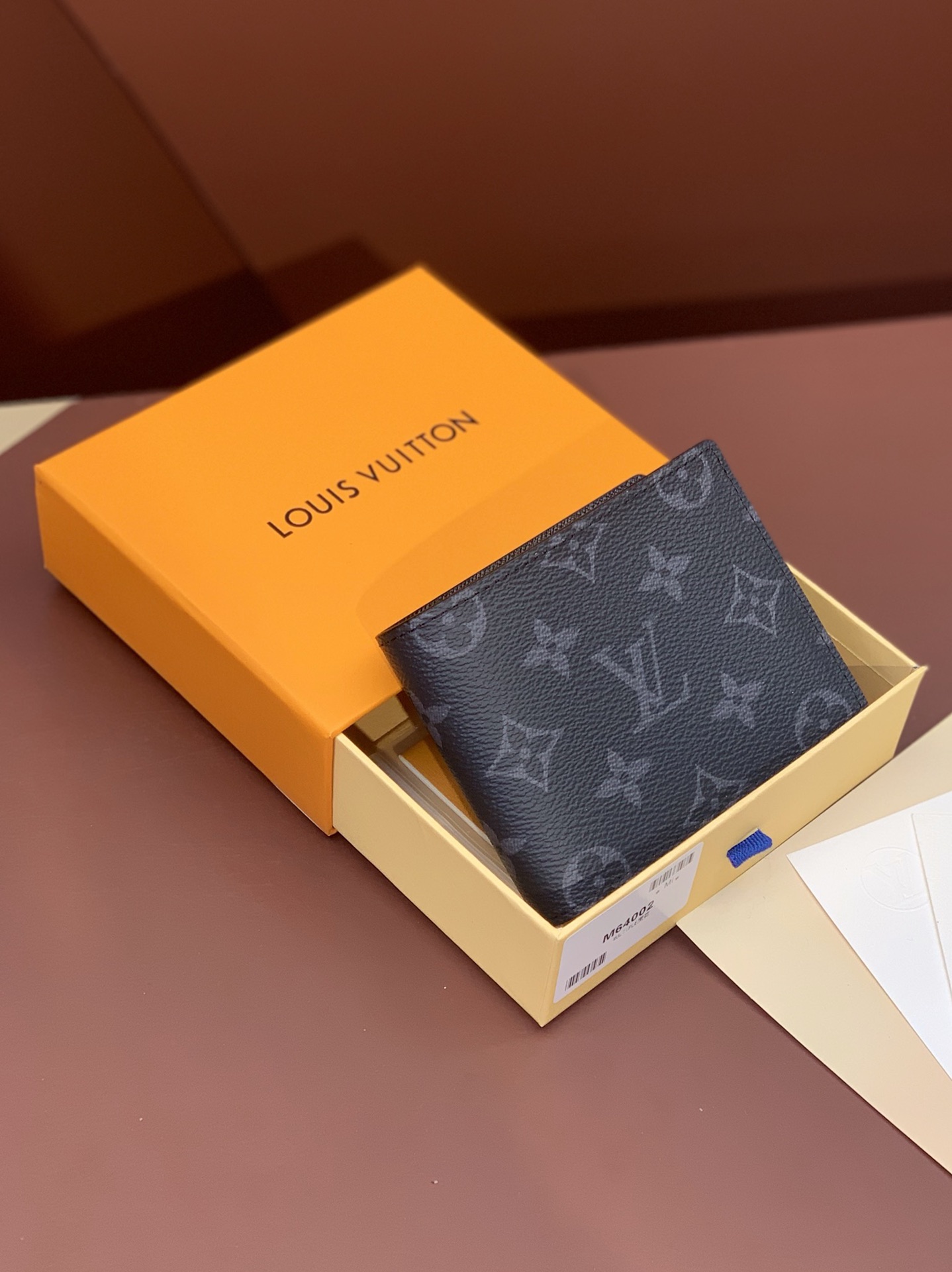 LV M64002 11.0 x 8.5 x 1.0 cm
