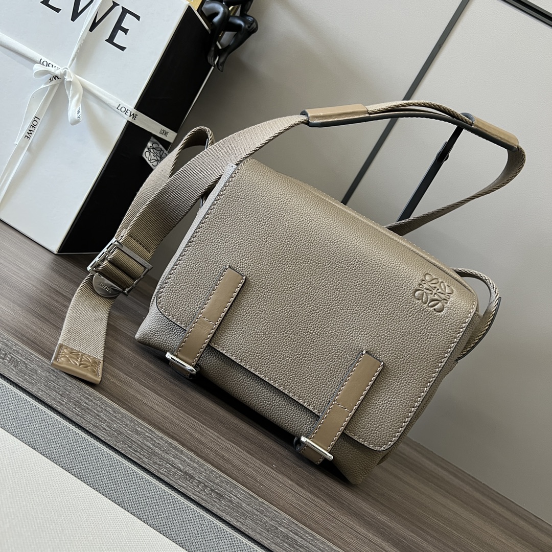 Loewe 11357 24x17,5x11cm Military Messenger