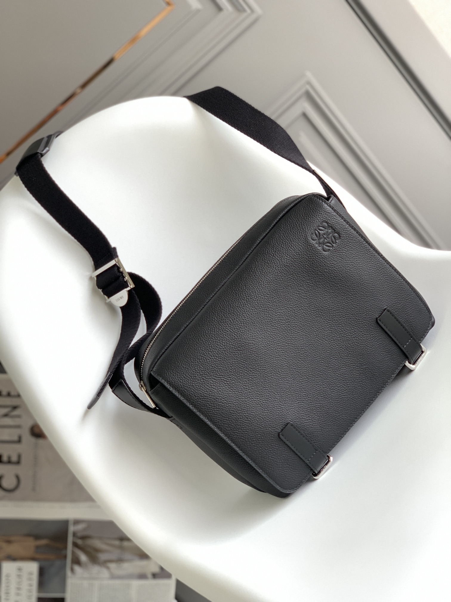 Loewe 11361 28x21x10cm Military Messenger