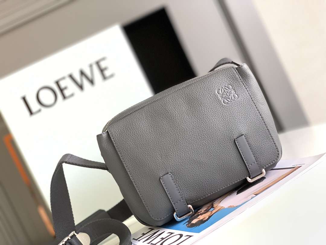 Loewe 11357 24x17,5x11cm Military Messenger