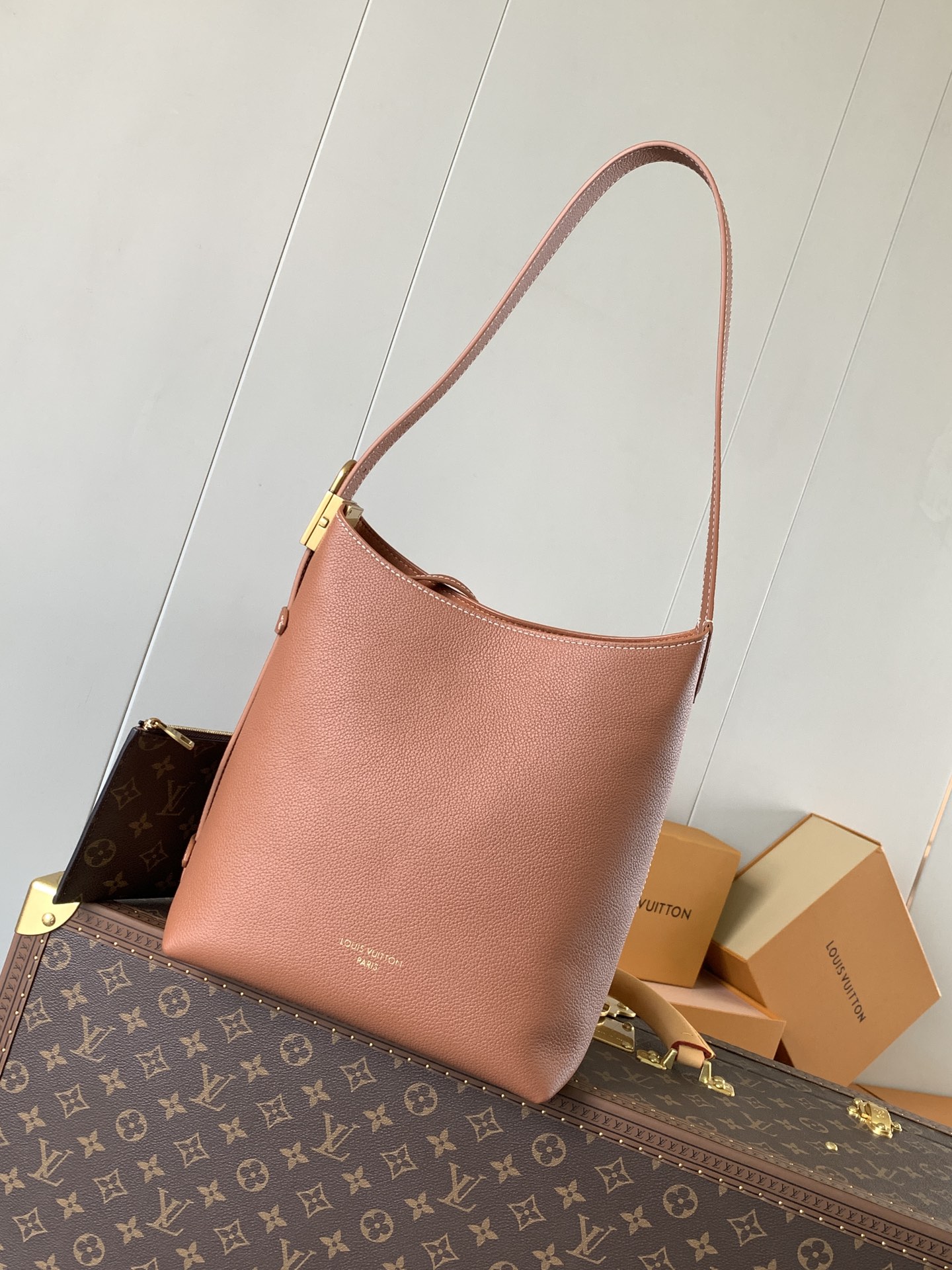 LV Low Key Hobo M25352