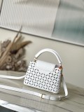 LV Capucines M25497