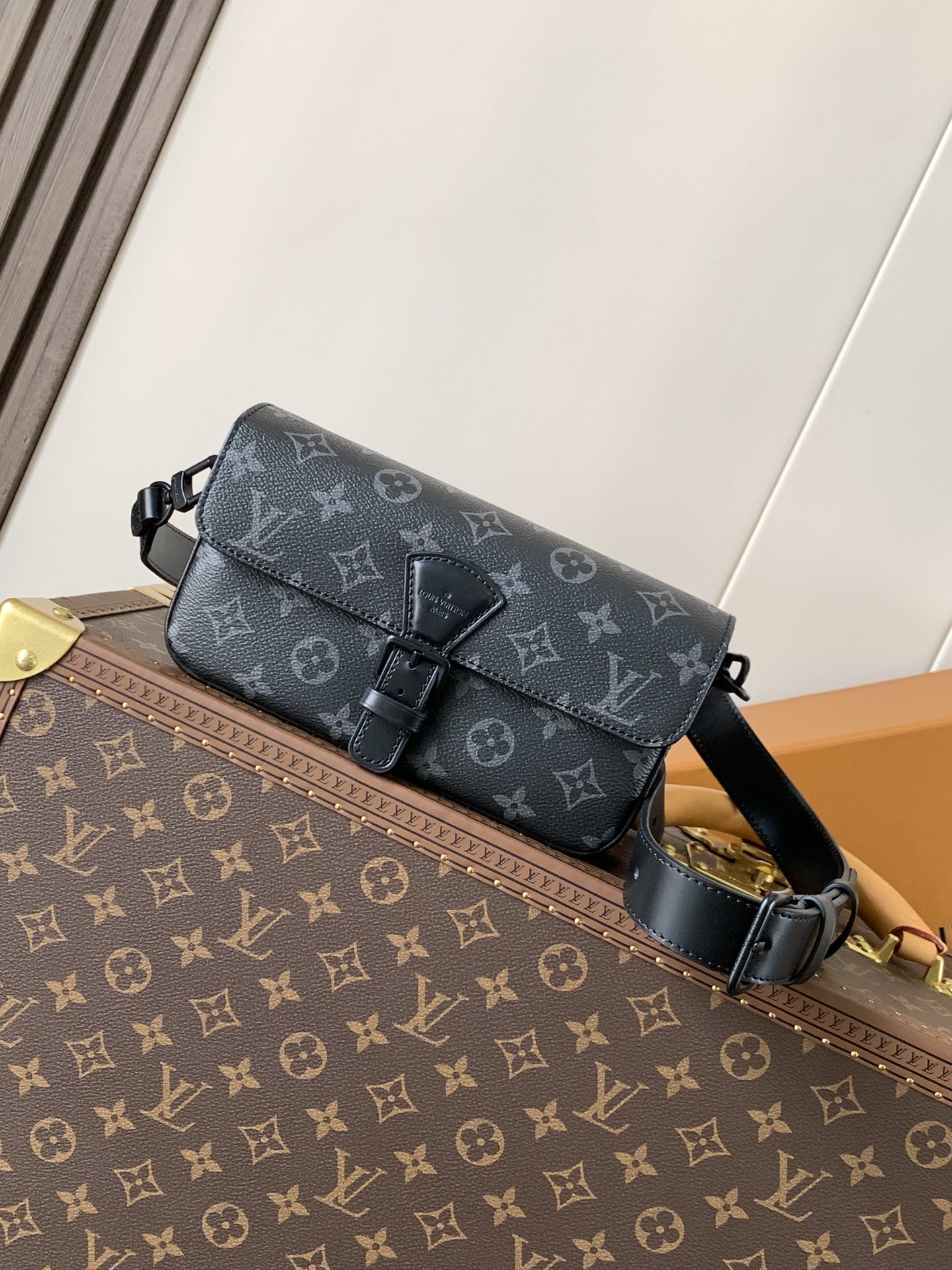 LV Monogram Eclipse M83567