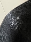 LV Monogram M01902