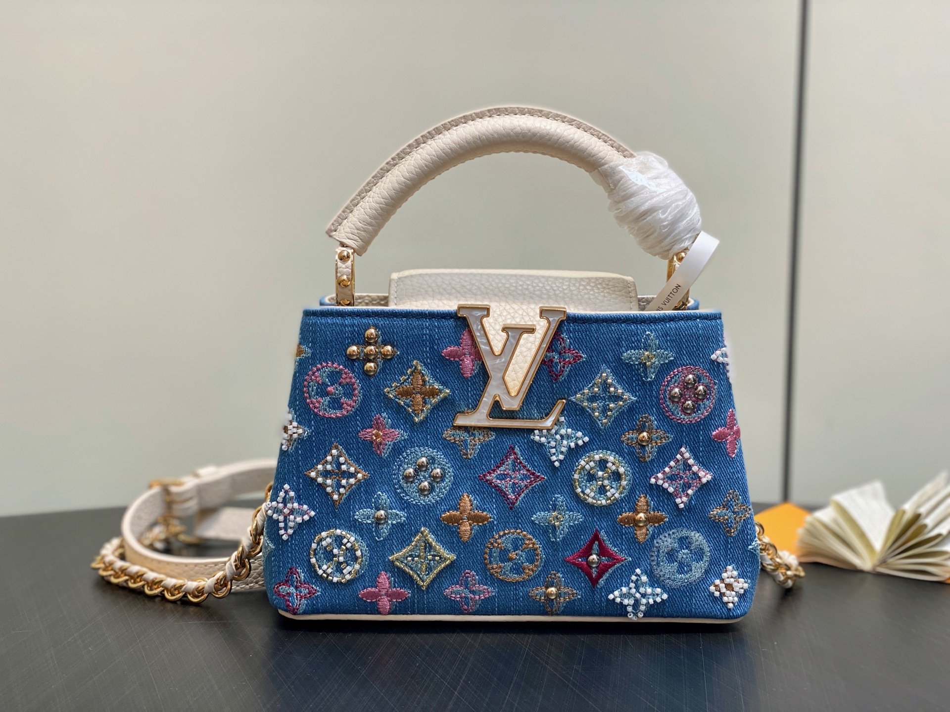 LV Capucines M12947