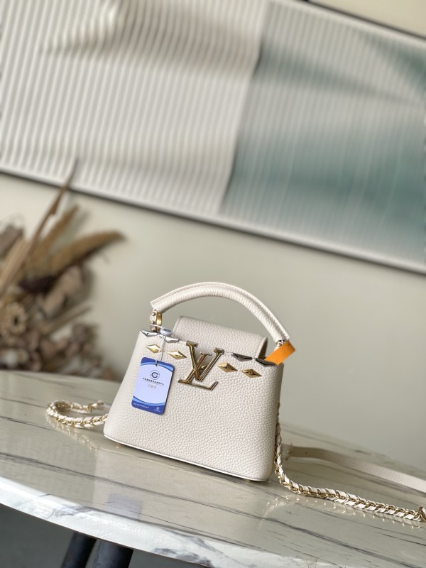 LV Capucines M11964