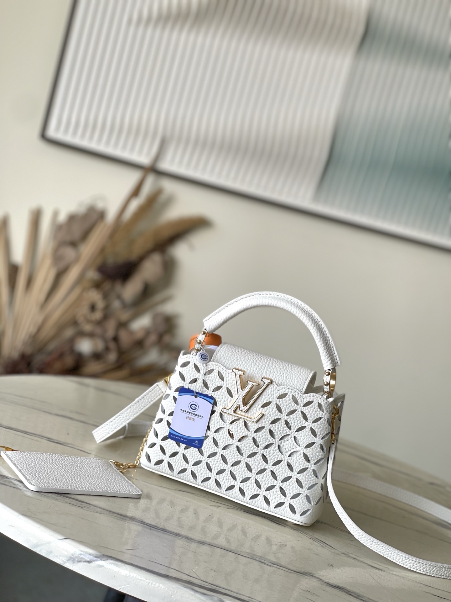 LV Capucines M25497